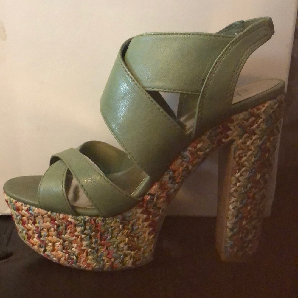 Charles by Charles David Artifact green 7.5 sandal